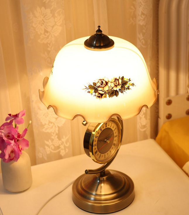 Retro and nostalgic European style clock lamp