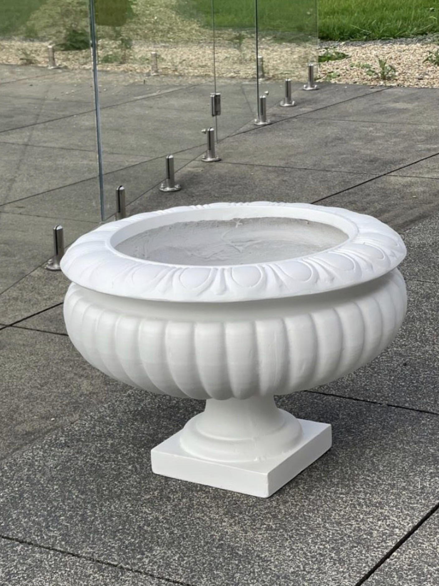 Round cement outdoor mobile cement flowerpot and planter 750x550xH530mm