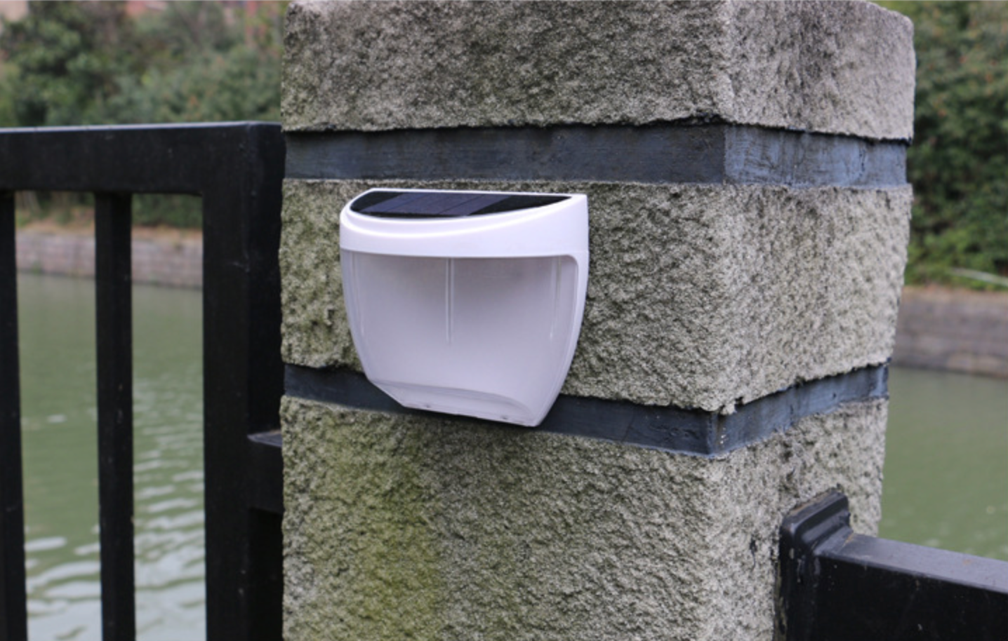 Solar Power Wireless LED Lamp Wall Mount Light