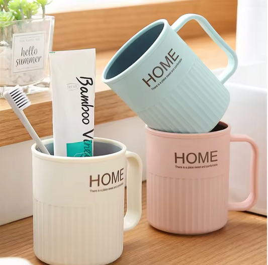 A Creative Two-Color Mouthwash Cup For Home Brushing And Washing Plastic With Handle